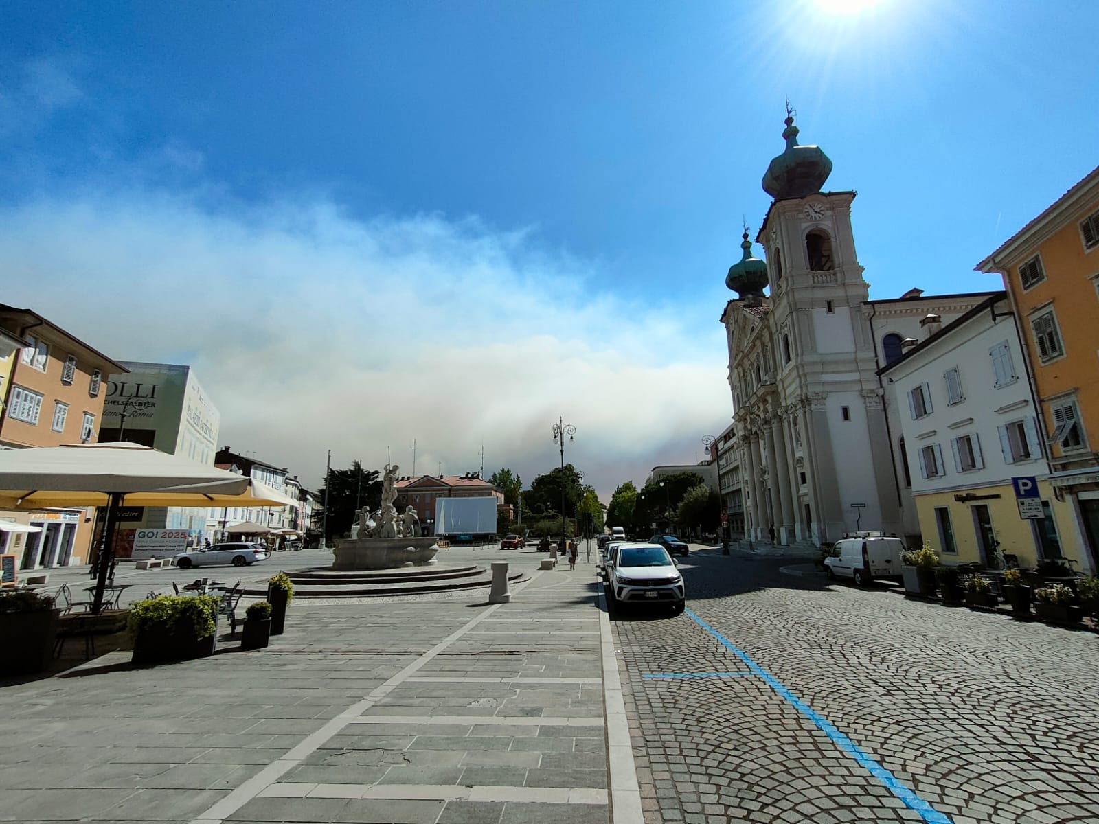 Immagine per Fumo dell'incendio di nuovo su Gorizia, la coltre torna sulla città